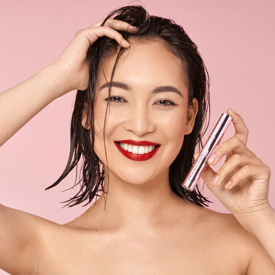 waterproof mascara Cabaret Premiere Vivienne Sabo applied to natural lashes in the sexy style no lash extensions