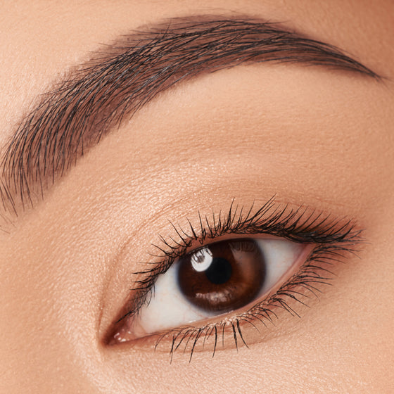 waterproof mascara Cabaret Premiere Vivienne Sabo applied to natural lashes in the sexy style no lash extensions